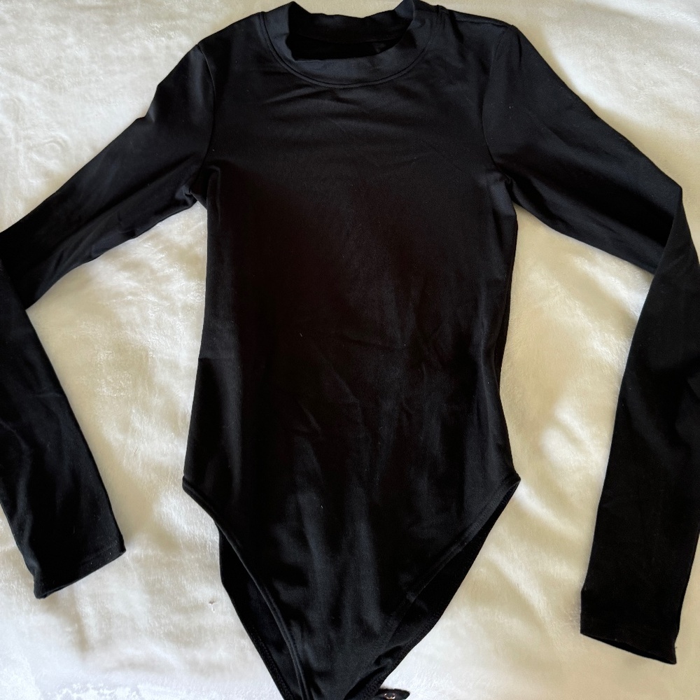 Khloe Kardashian's Good American Figure Flattering Black Bodysuit!